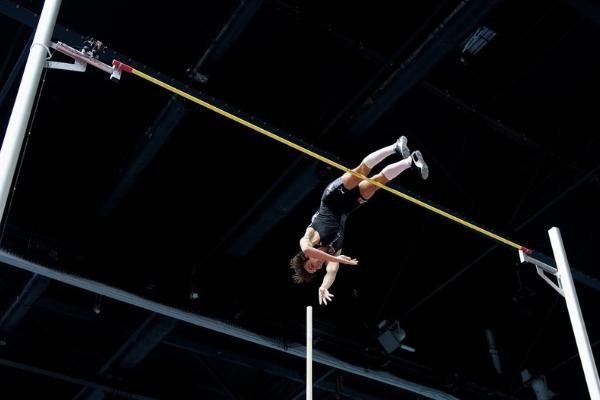 撑杆跳21岁,撑杆跳6米22破世界纪录