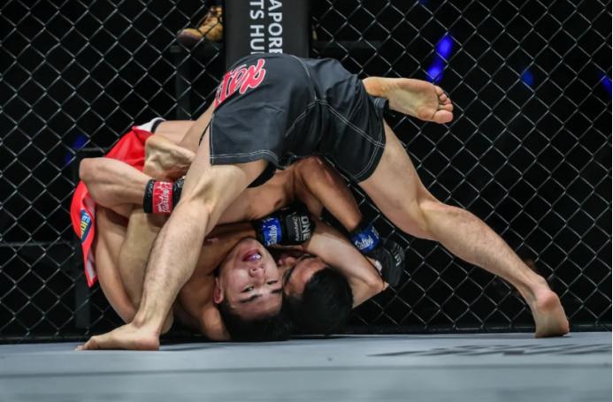 马嘉文vs王文峰,中日搏击对抗赛失控现场