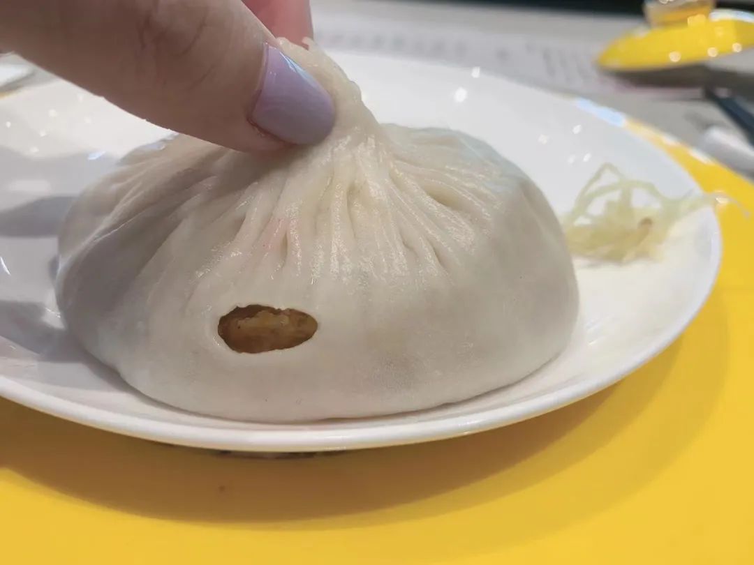 《*瓶金**梅》餐桌上的游龙戏凤