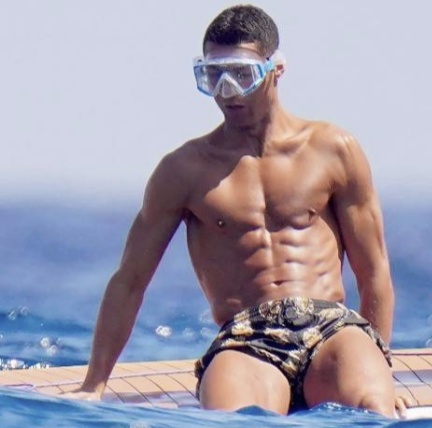 羡慕c罗,c罗一身腱子肉