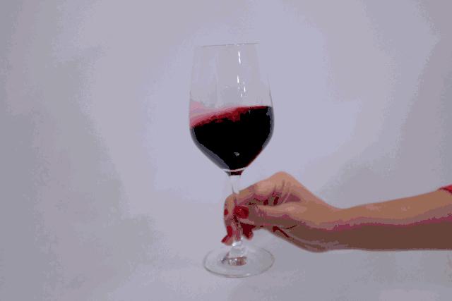 老年人帕金森手抖怎么缓解症状,老年人手抖是什么病的预兆和症状