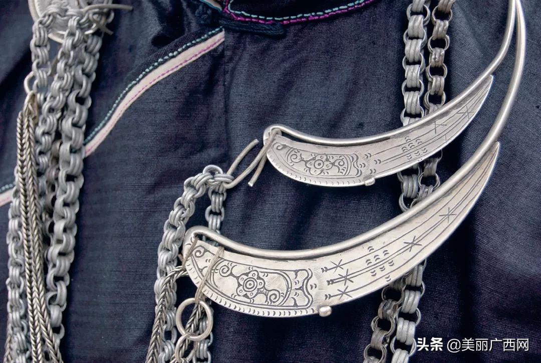 广西壮族脖子银饰图片,广西壮族银饰头饰