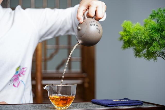 紫砂茶壶是不是比较烫手,烫手的紫砂壶