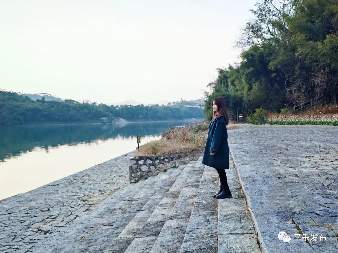 美女游玩桂林漓江,美女去桂林旅游风景太美了