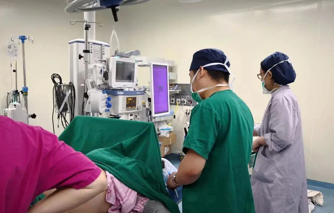 神奇！单靠一双手，隔着肚皮，就能把宝宝“转正”