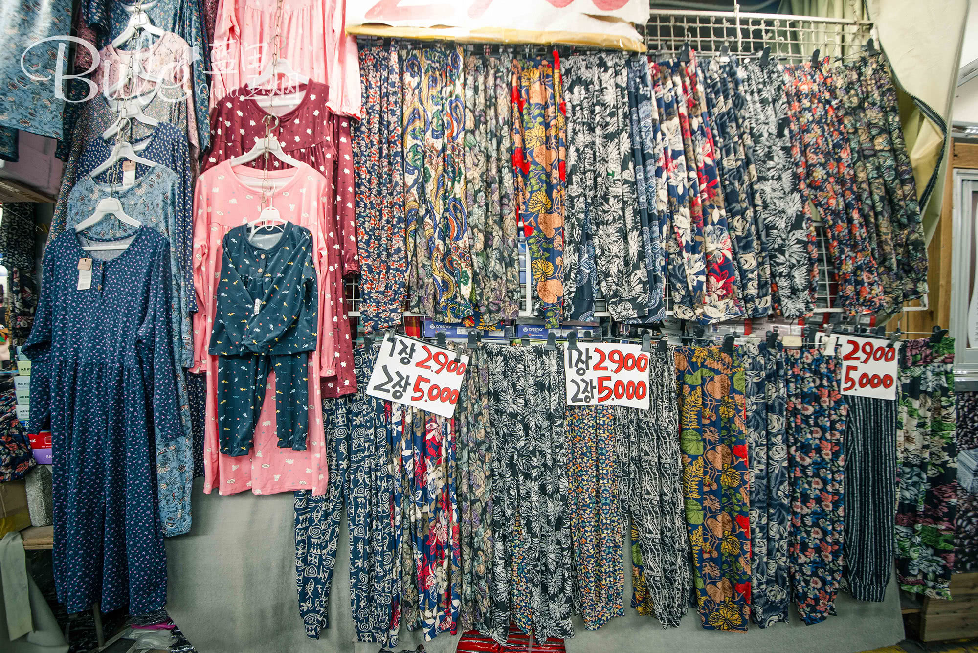 比北大门更适合买伴手礼的南大门市场,首尔便宜货的首选之地