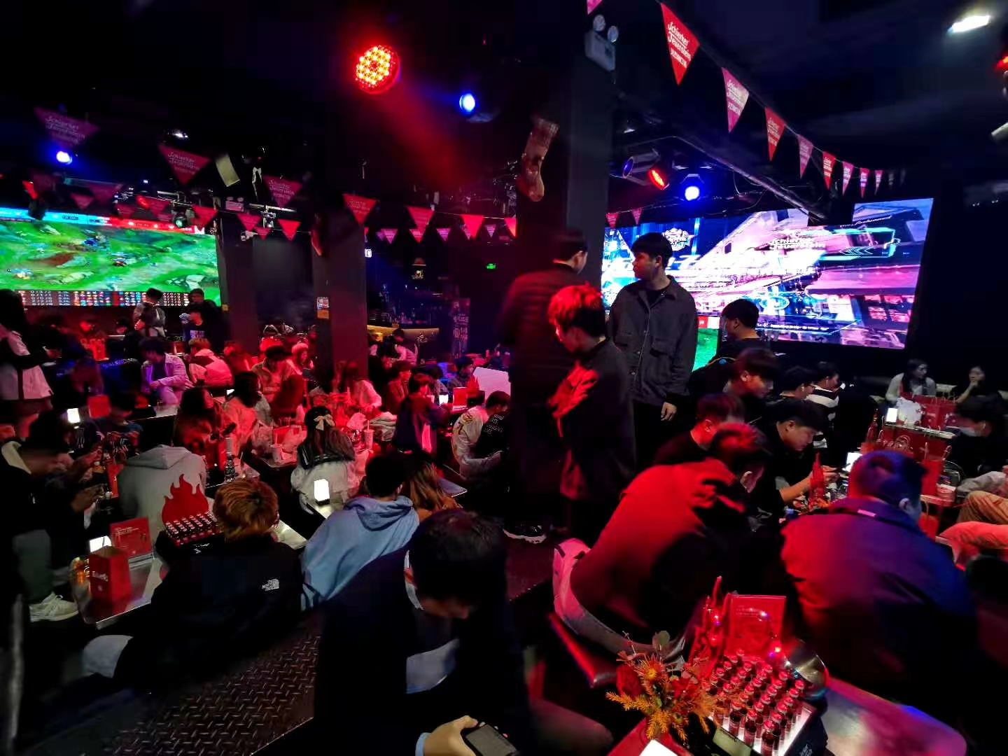 宁波老外滩电竞,王者荣耀电竞主题酒吧