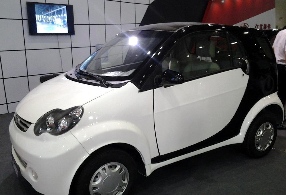 低速四轮双人老年人轻便电动车,四轮老年代步电动车最新政策