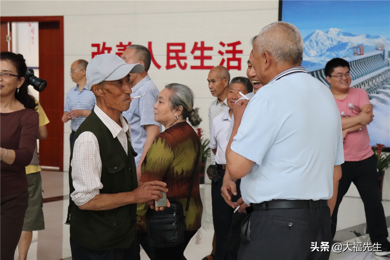 钢铁年代战友重逢,钢铁情怀