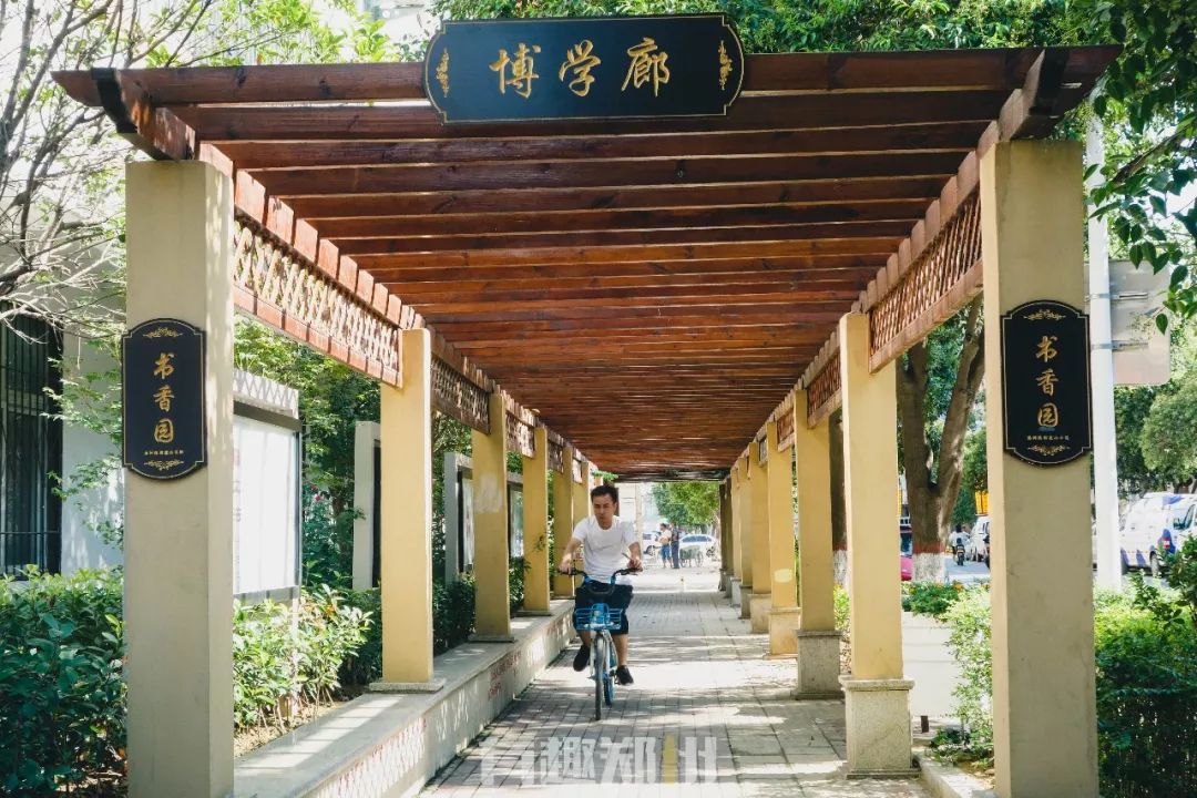 吃不完的饭逛不完的街,吃不完的美食走不完的小巷