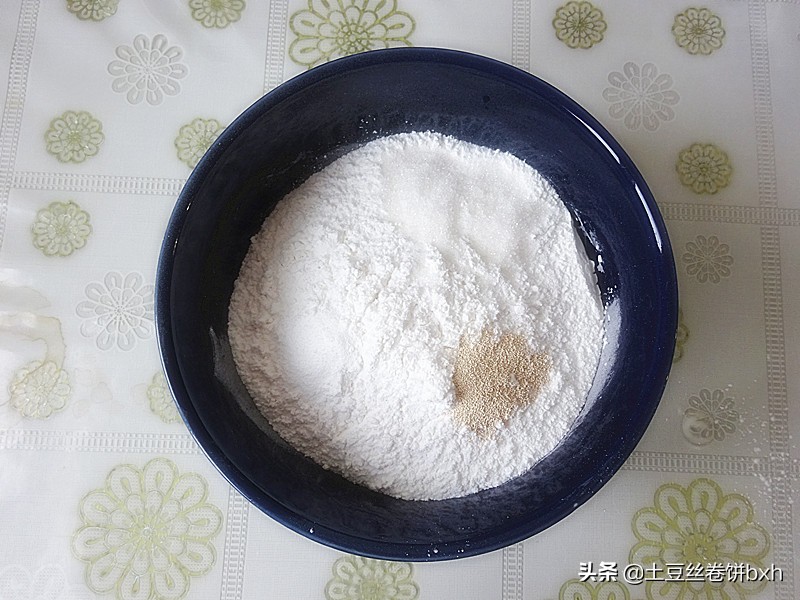 米发糕做法松软又好吃,自己在家做米发糕吃