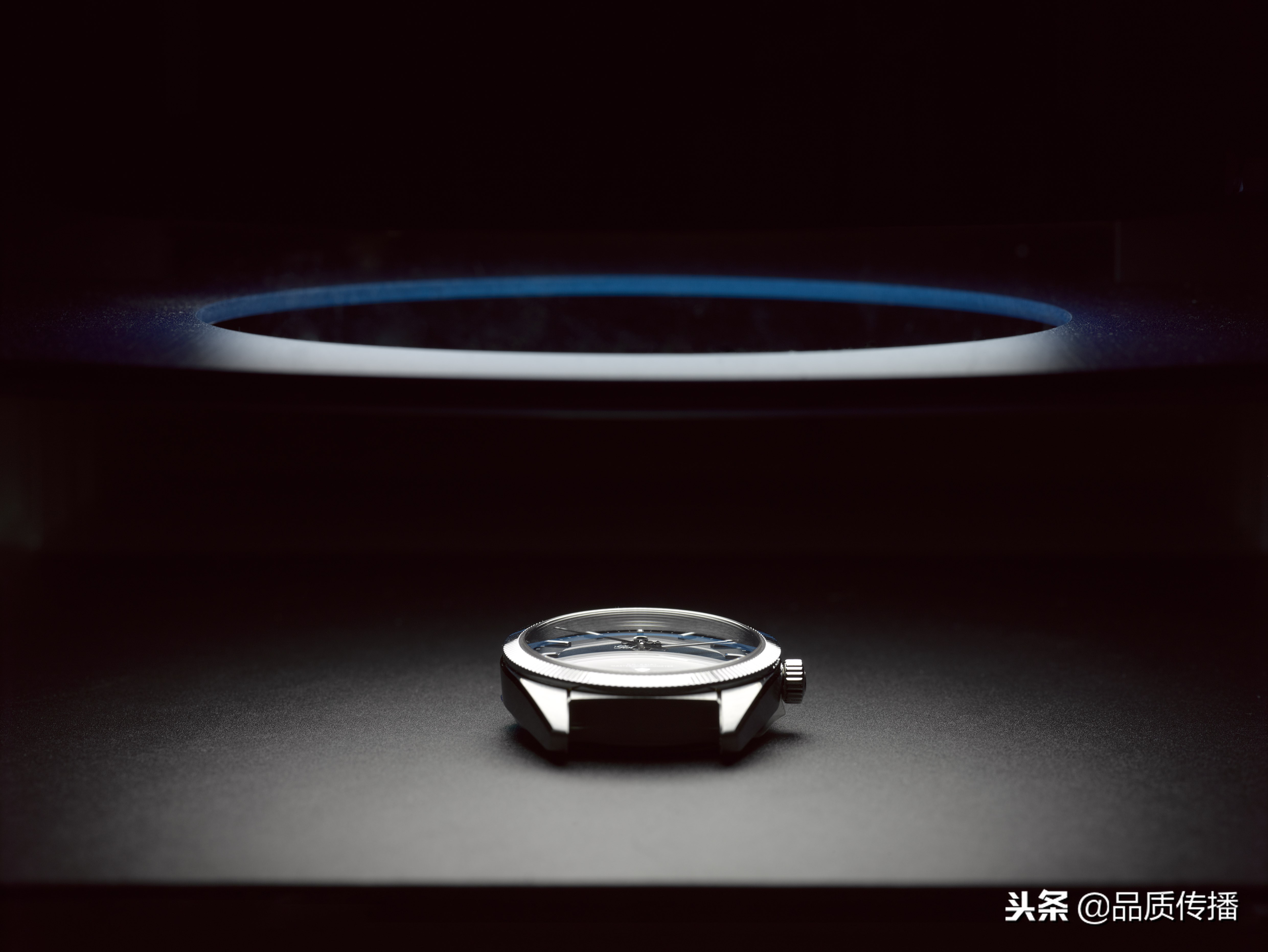 欧米茄价值链，品牌投资在制造和检测，用户享受5年无忧超值保修