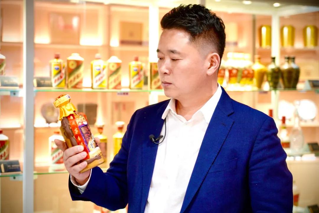 他们收老酒,卖老酒,喝老酒,他们是一帮疯狂“老酒人”