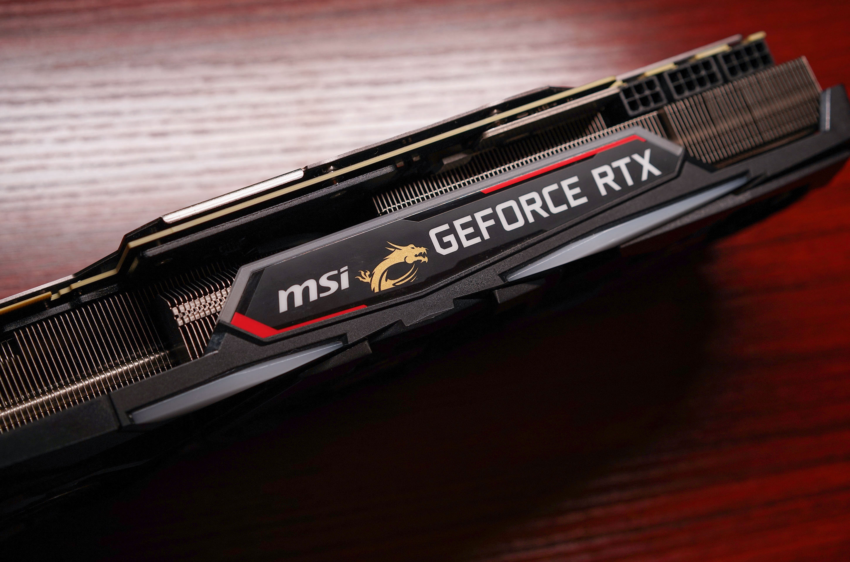 这套花费超过2W的桌面看起来是如此朴素