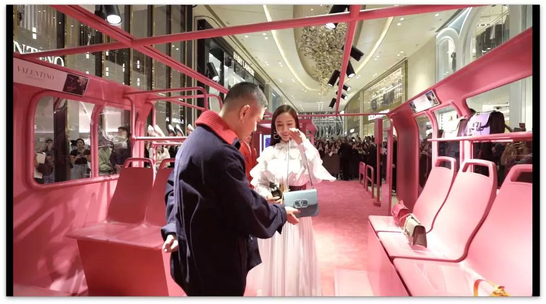 我抓住了一位资深柜员，道出了如何让你掏钱买包的秘密