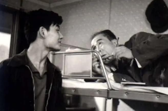 既有实至名归的双黄蛋，也有宁缺毋滥的空缺，最早那届金鸡奖好刚