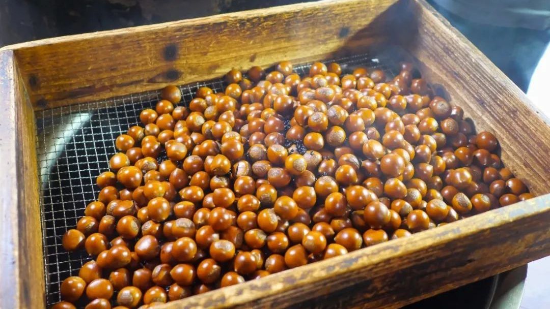 冬天的四大美食烤蜜薯糖炒栗子,冬日必吃烤红薯糖炒栗子奶茶