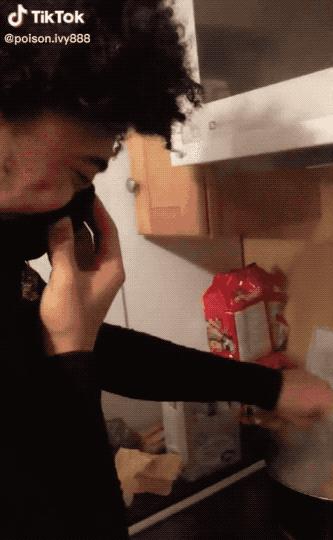 在TikTok上吃播螺蛳粉,是老外们的《致富经》