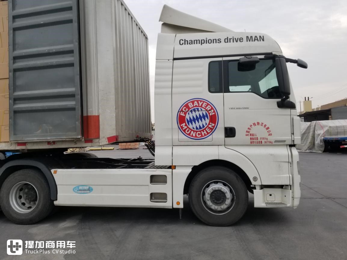 遇到一辆贴满“拜仁慕尼黑”球队元素的卡车，仔细一看竟大有来头