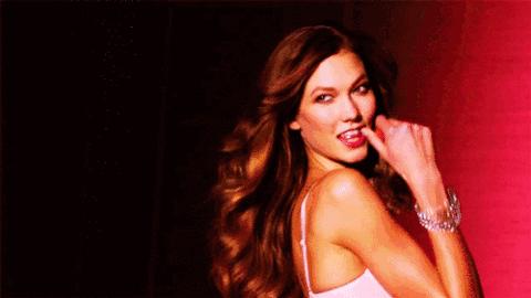 黑头皮肤屏障脆弱容易色素沉着,皮肤黑头闭口暗沉