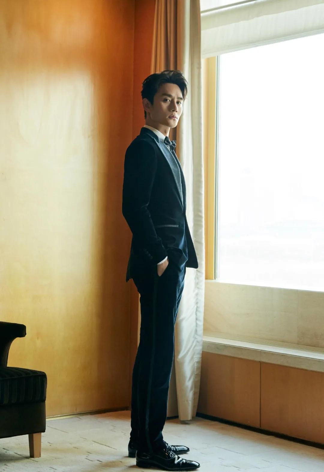 近期男星西装穿搭,一周穿搭男生职场