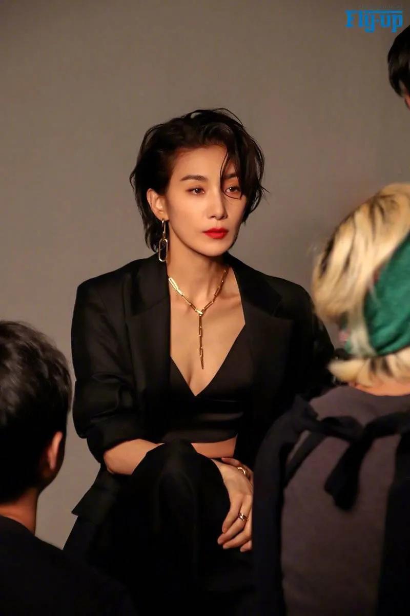 影视剧的女星持颜作“恶”，冷艳炫酷的“恶女风”它不香吗？