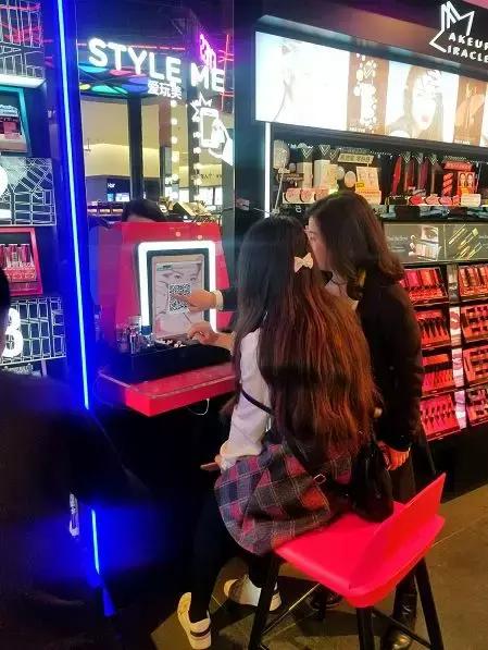 简历如何脱颖而出？面试得注意什么？大学生们参观屈臣氏收获满满