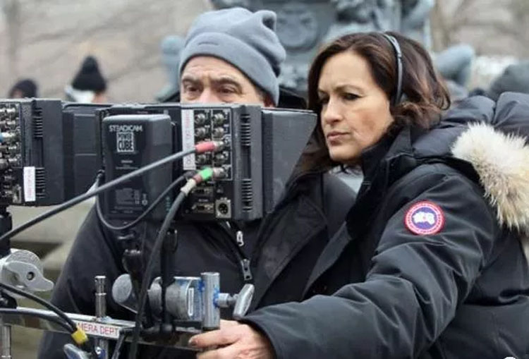 都说鹅绒贵为什么售价比鸭绒便宜,加拿大鹅和蒙克羽绒服哪件比较好