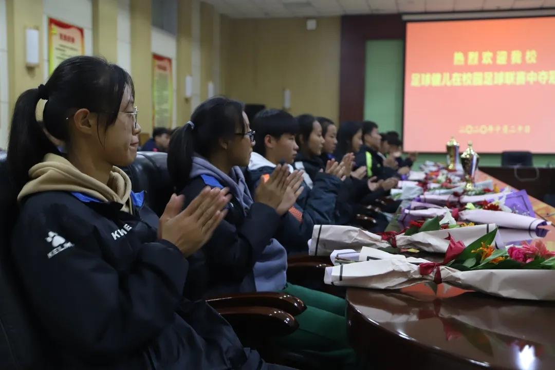 山西孝义中学足球队开幕式,孝义中学足球队全国赛事中夺冠