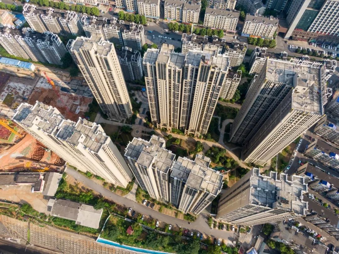 南2环，3地铁，12-31层瞭望2000m！最后1栋，卖完过年！仅12000