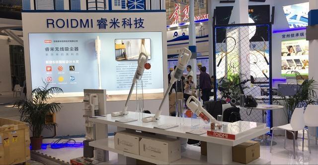 主人收拾两只犯错的狗,主人犯错金毛开启护娃模式