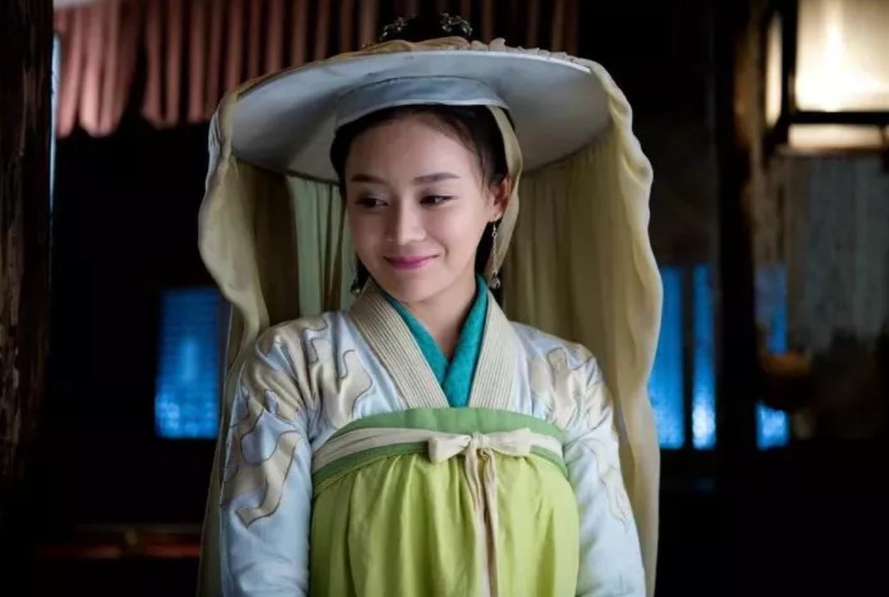 袁姗姗马甲线曝光,袁姗姗秀出马甲线