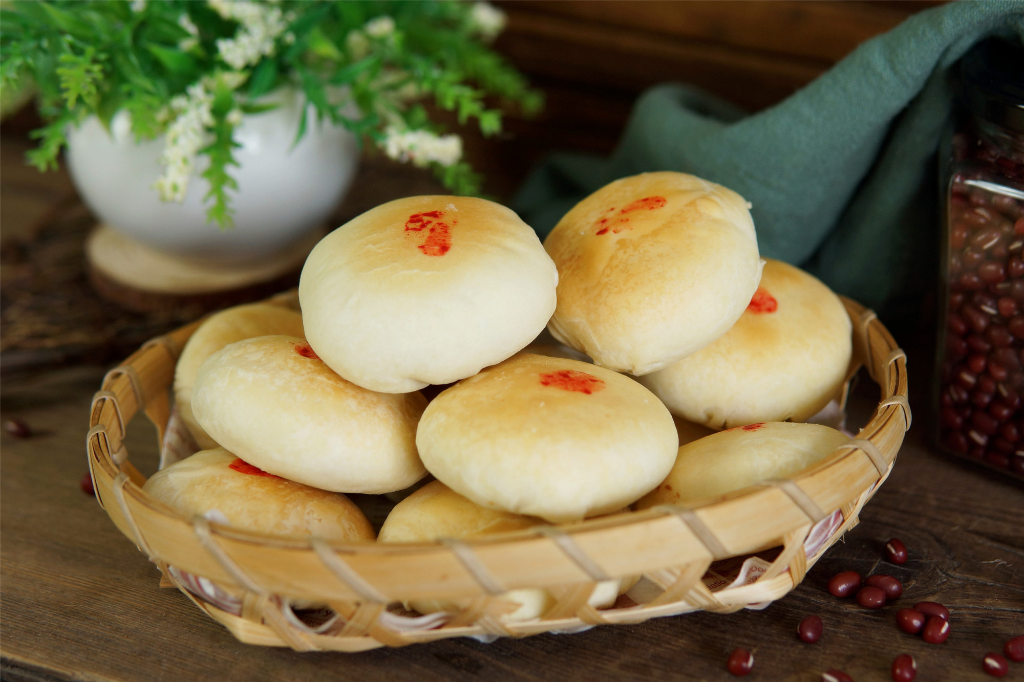 怎样做酥皮月饼既酥又软,中秋节自己做酥皮月饼简单方法