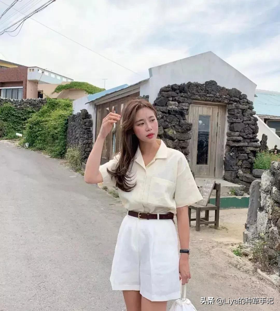 2019小白裤这样穿时髦优雅又简单,2019流行的小黑裤