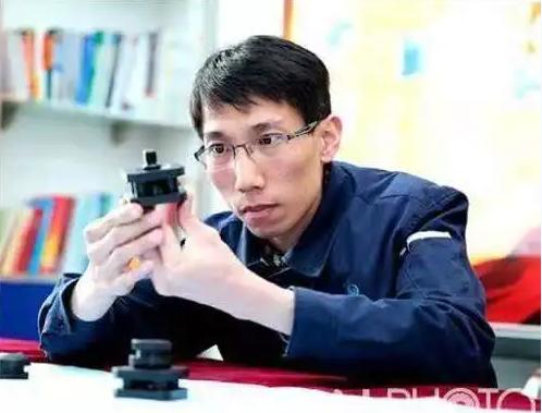 被央视点名表扬的4位明星,被央视点名的三个人