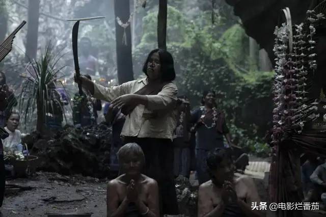 这部吓哭翻译组的电影，凭什么击败《黑寡妇》，夺取泰国票房冠军