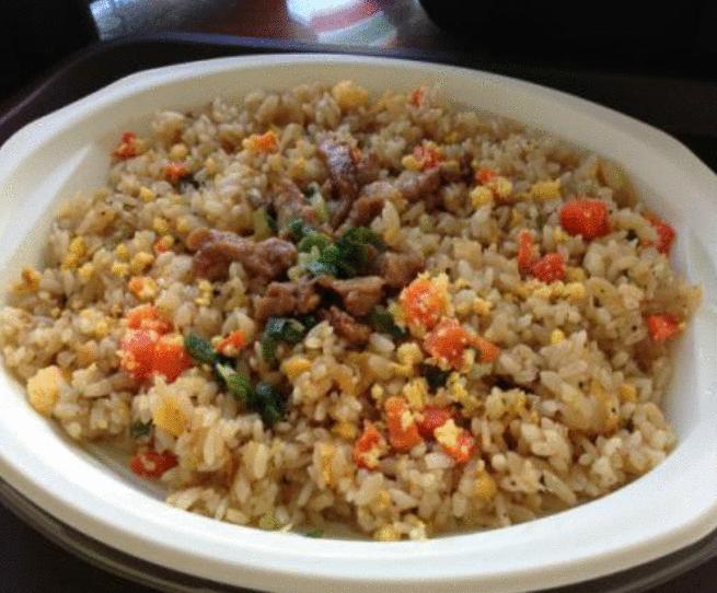 炒饭界的施华洛世奇，一份30元吃饱了再给钱，12辆宝马排队购买！