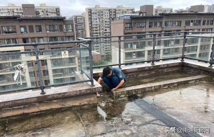 暴雨季节来临物业为你保驾护航,暴雨中物业人的坚守