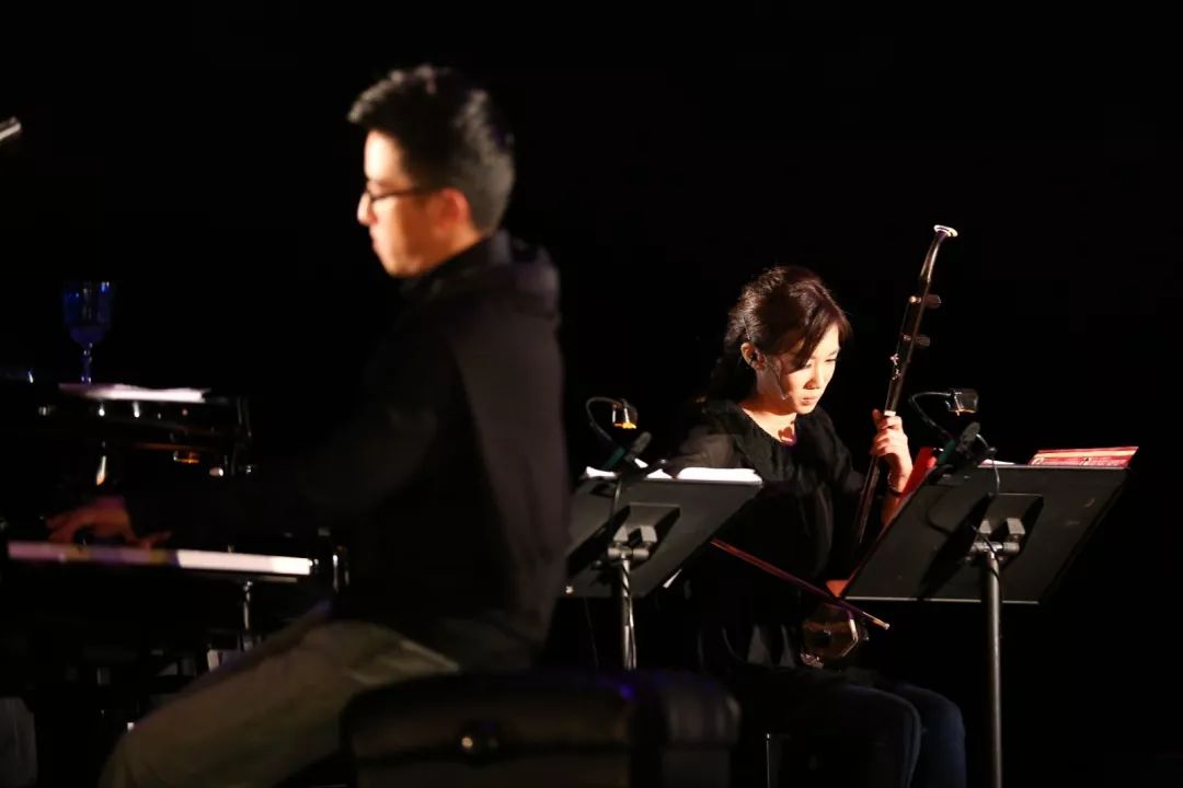 黄霑顾嘉辉1998演唱会高清完整版,黄霑顾嘉辉现场作曲的歌名