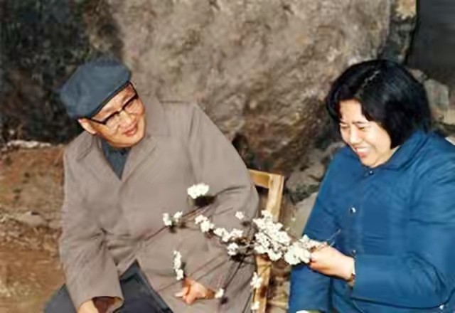 毛主席的唯一孙媳妇刘滨,26岁嫁给*新宇毛**,邵华:你应该去读书