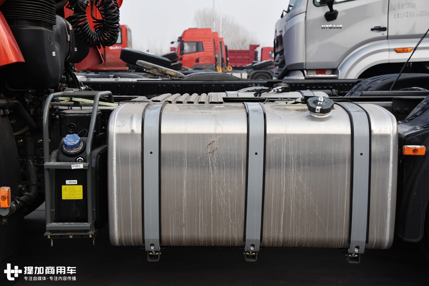 来自中国重汽的国民重卡，老司机带您重新认识豪沃T7H牵引车