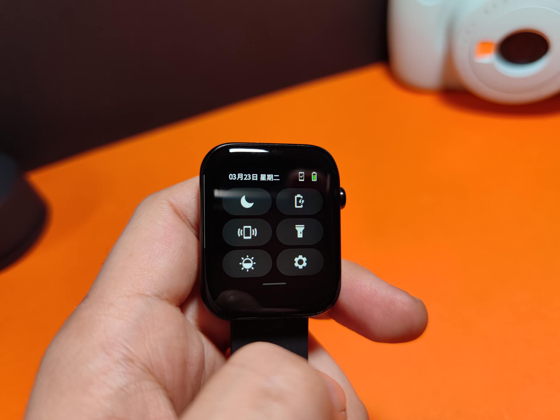 能测气温气压的智能手表,可监测体温和血糖的手表