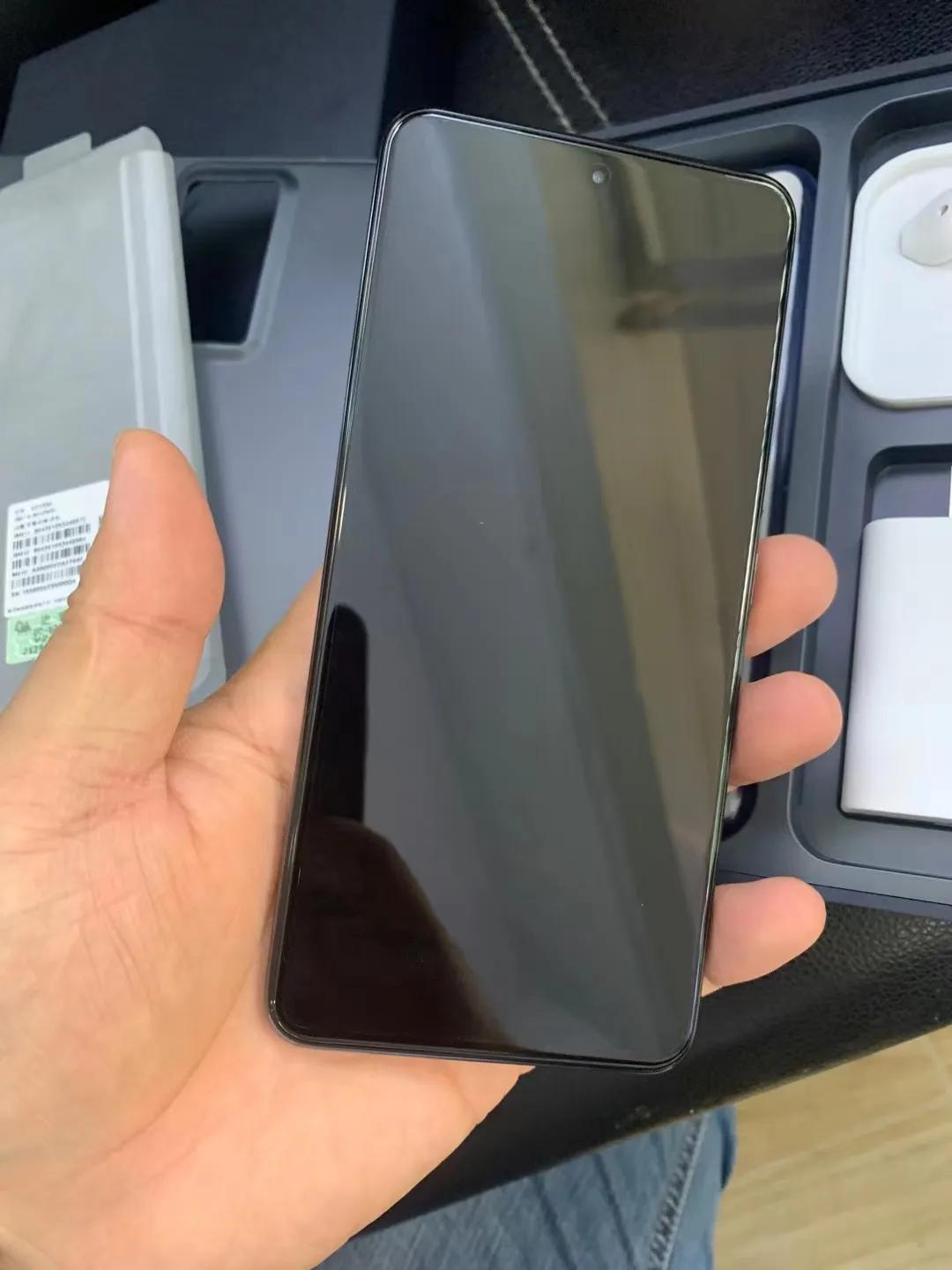 给手机贴膜的教程视频,给手机贴膜都这么轻松