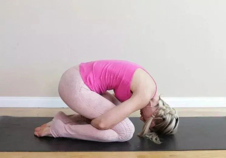 给脖子按摩如何缓解脖子上的酸痛,脖子后面颈椎肉很厚怎么按摩