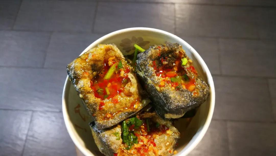 臭豆腐臭的原因,臭豆腐那么臭是不是加了屎