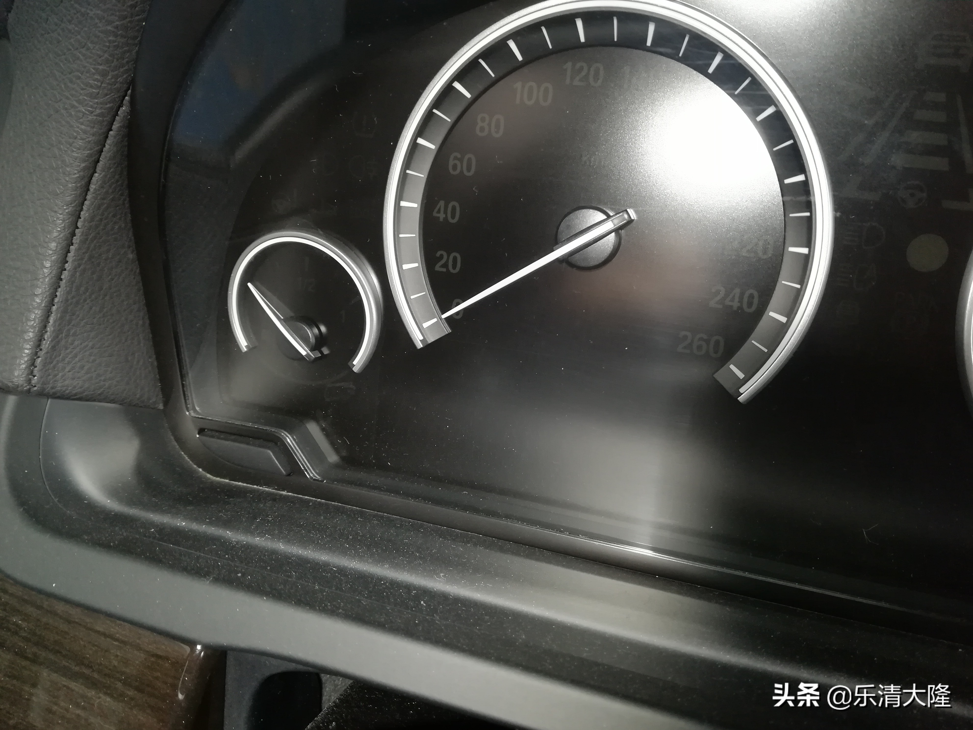 广州宝马7系内饰清洗,宝马7系发动机舱清洗