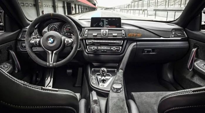 宝马座椅会被晒起皮吗,宝马皮革高温会晒化吗