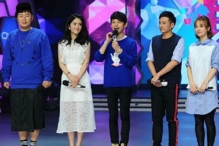 靠“较劲”成功逆袭的吴昕，3分钟卖6400颗蛋黄酥，真的那么好吃