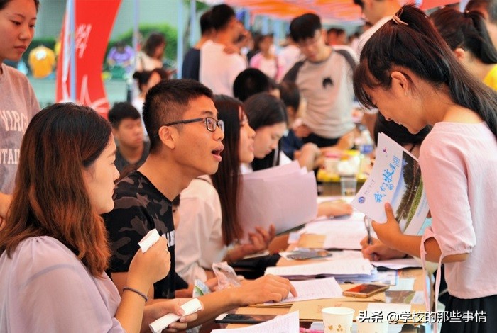 高考考了180分有希望上大专吗,今年考438分冲本科好还是走专科好