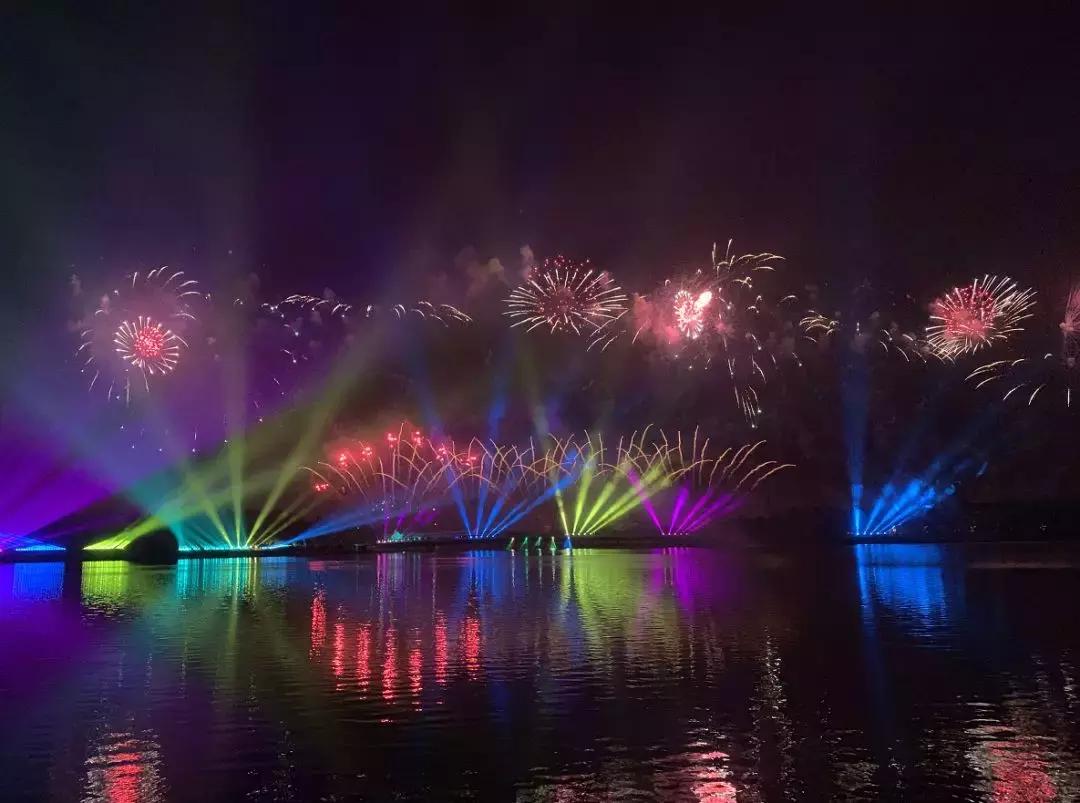 深圳湾焰火跨年,深圳湾1号烟花焰火表演